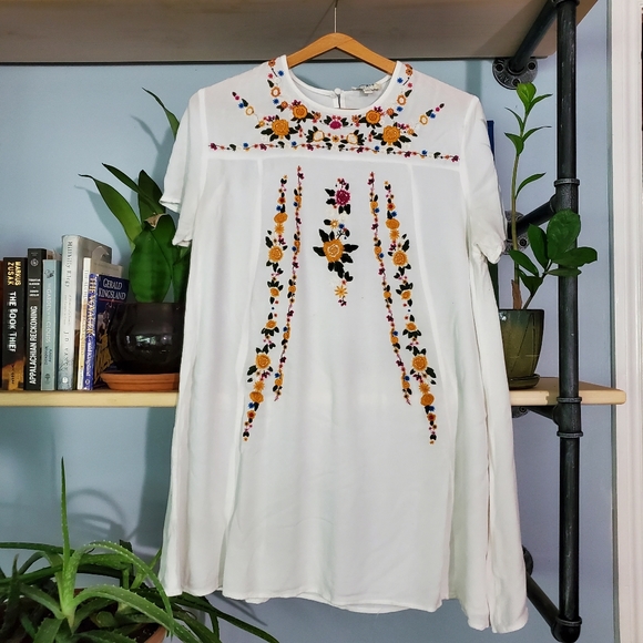 Umgee white Spanish embroidery dress - Picture 3 of 4